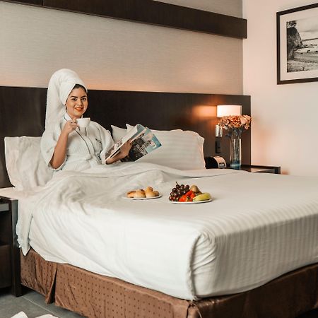 Holiday Inn Guayaquil Airport By Ihg Экстерьер фото A guest in a hotel room