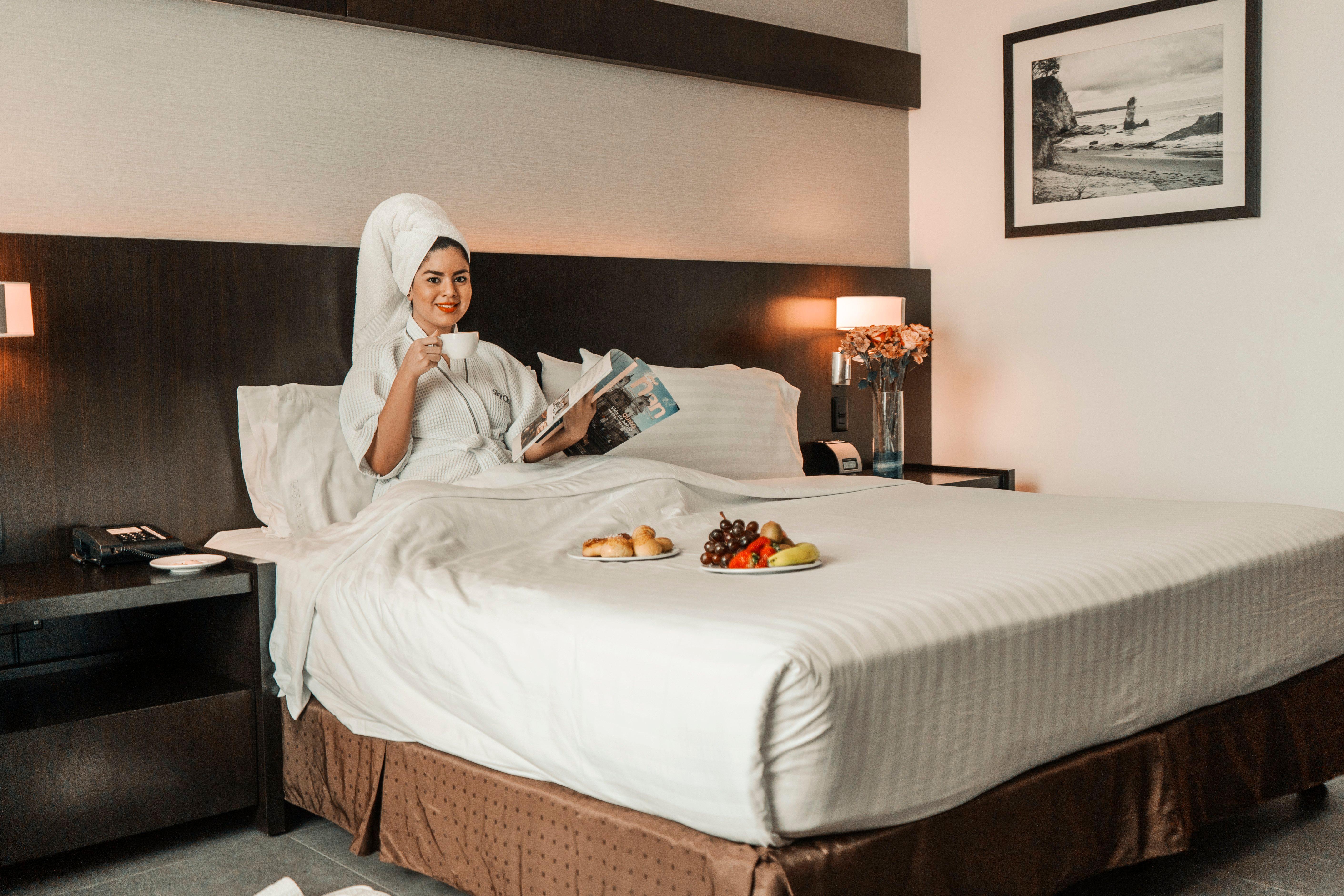 Holiday Inn Guayaquil Airport By Ihg Экстерьер фото A guest in a hotel room