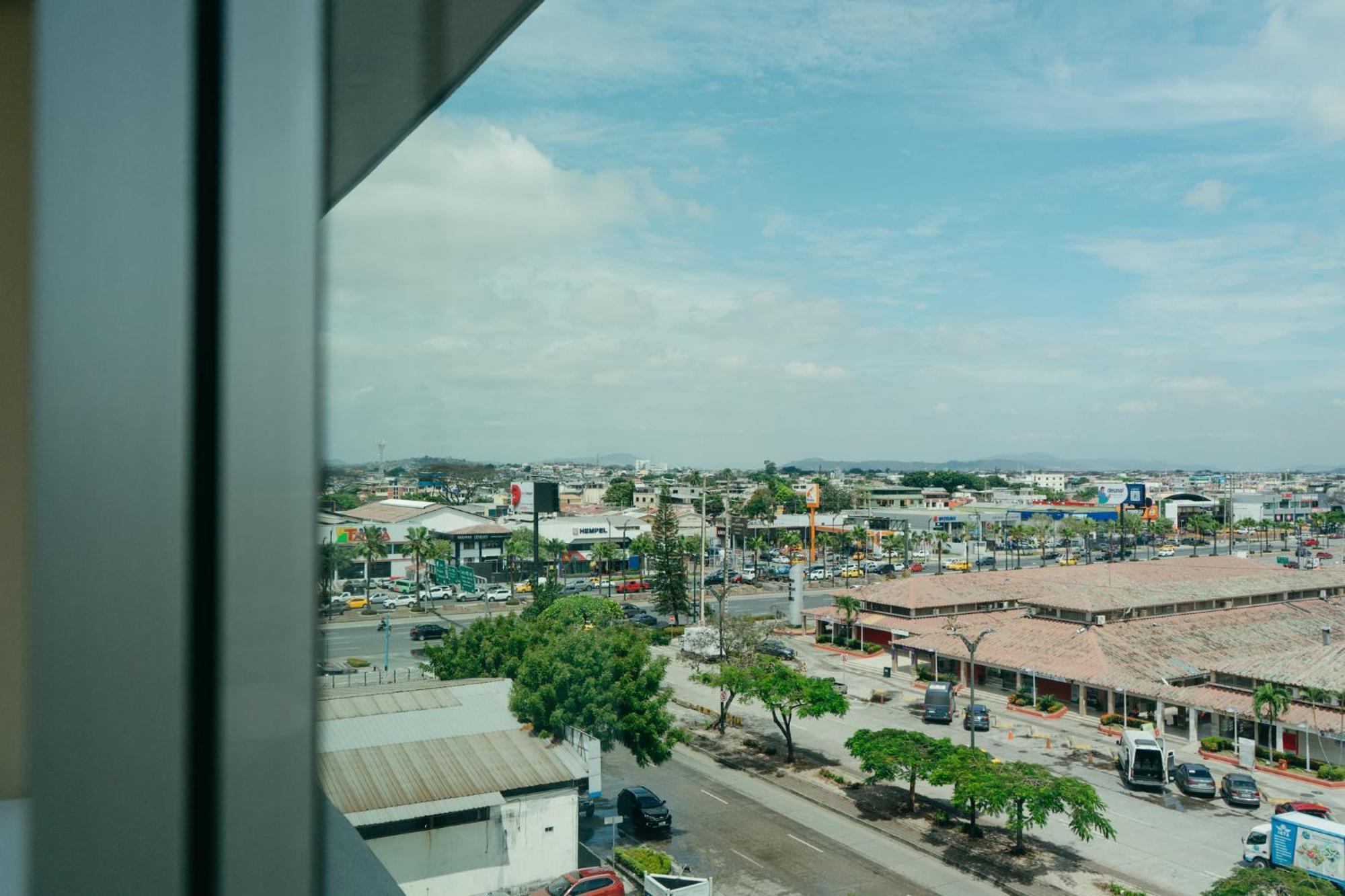 Holiday Inn Guayaquil Airport By Ihg Экстерьер фото View of the city from the hotel