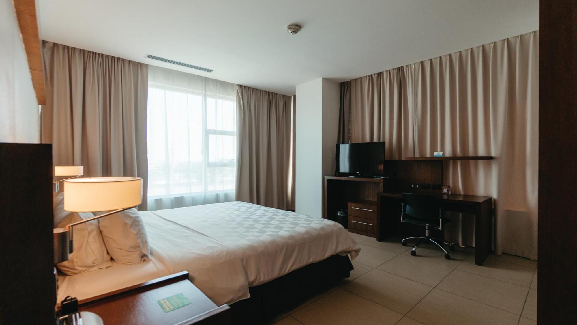 Holiday Inn Guayaquil Airport By Ihg Экстерьер фото A bedroom at the Residence Inn