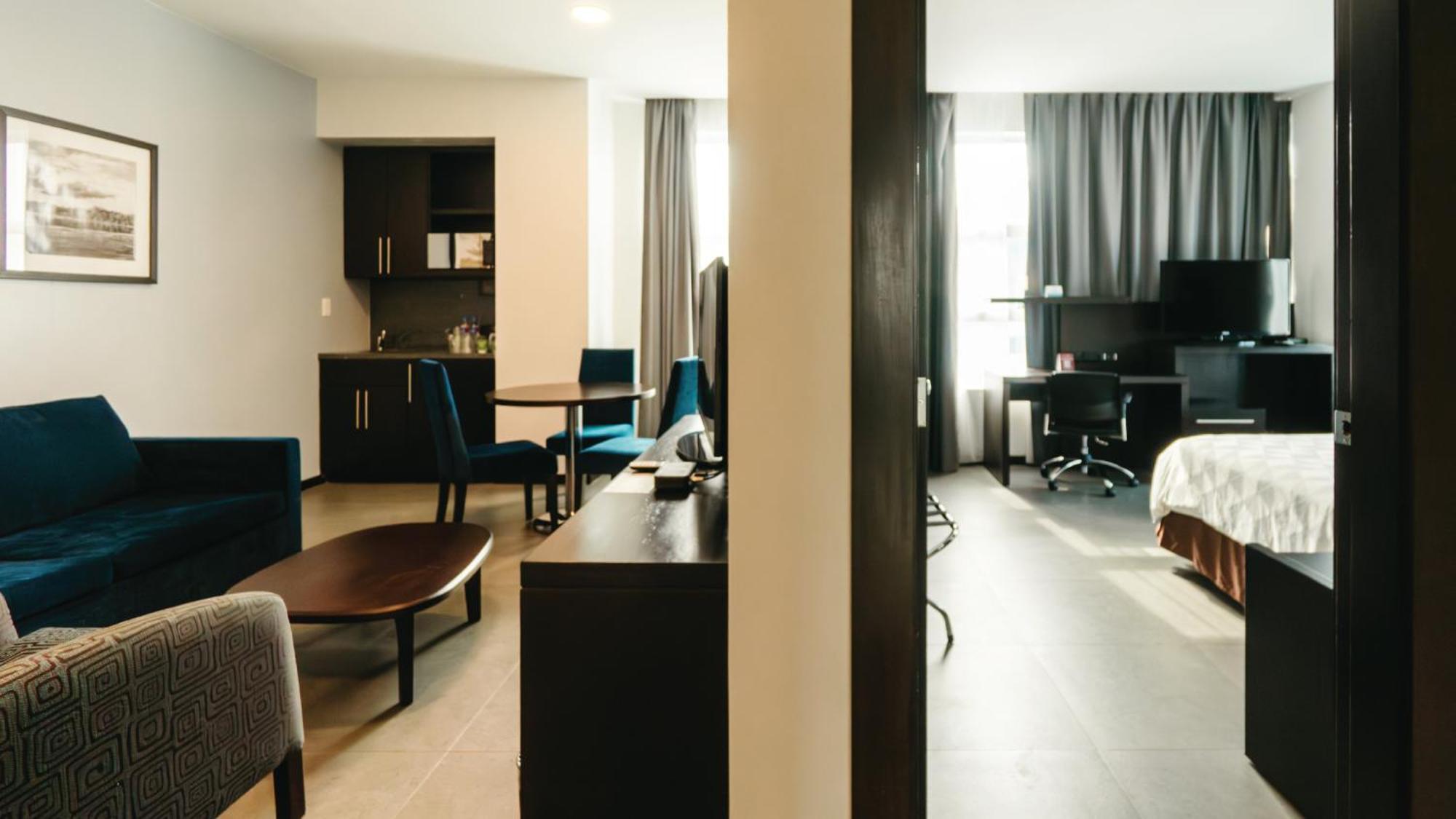 Holiday Inn Guayaquil Airport By Ihg Экстерьер фото A typical studio apartment