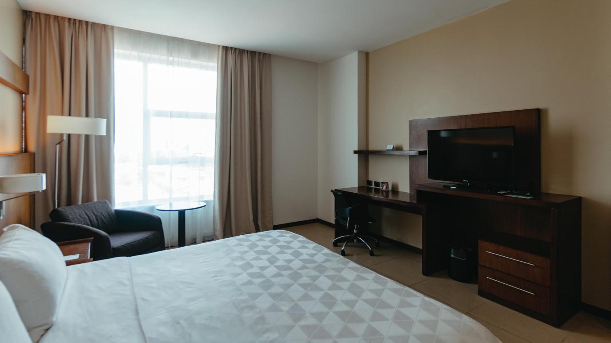 Holiday Inn Guayaquil Airport By Ihg Экстерьер фото A room at the hotel