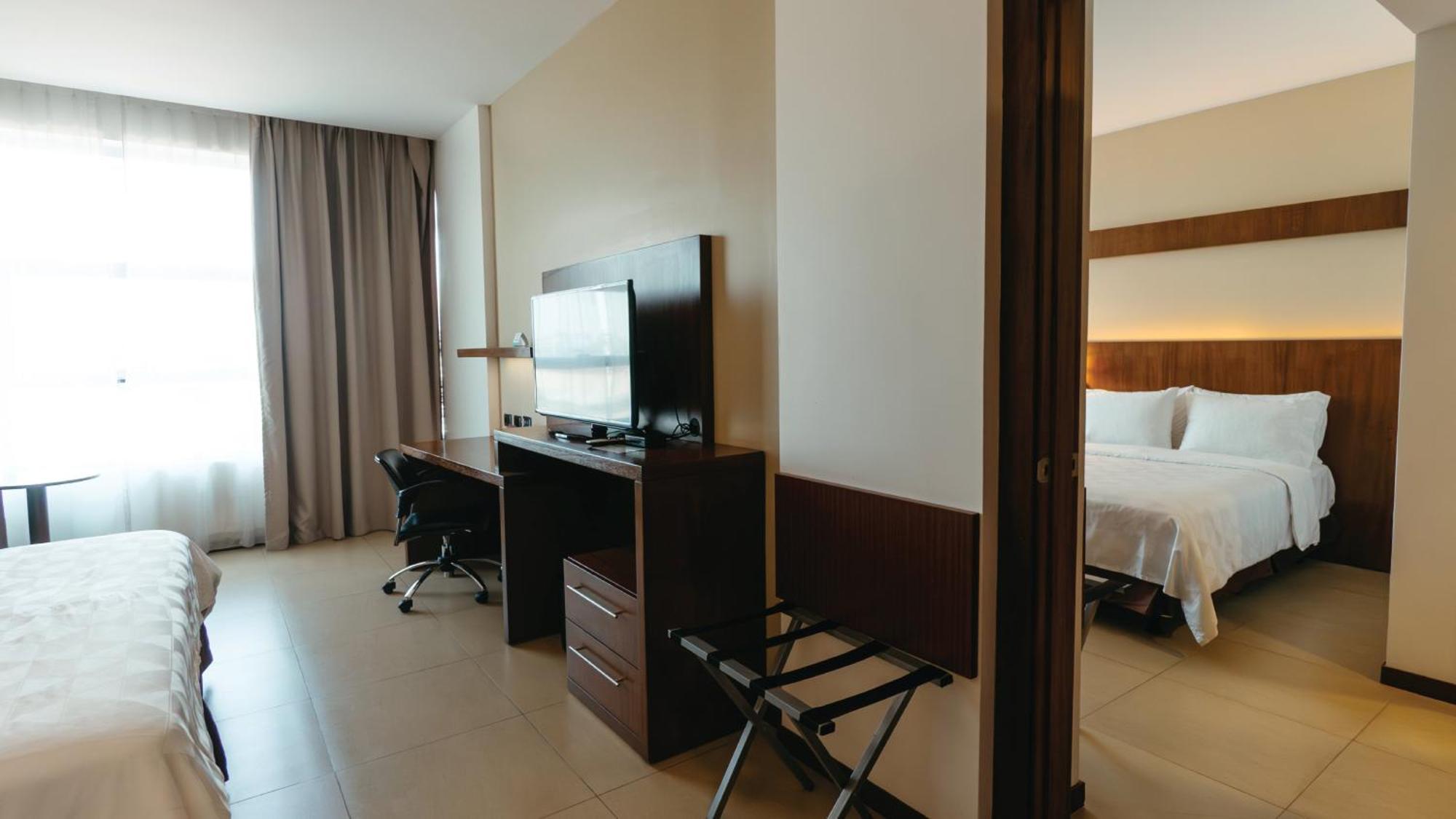 Holiday Inn Guayaquil Airport By Ihg Экстерьер фото A suite at the hotel