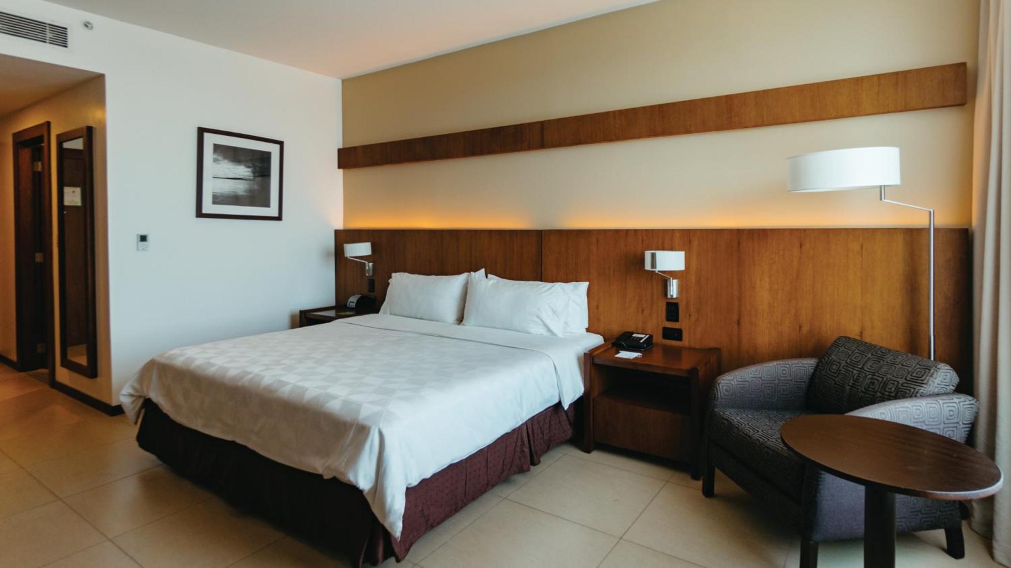 Holiday Inn Guayaquil Airport By Ihg Экстерьер фото A room at the hotel