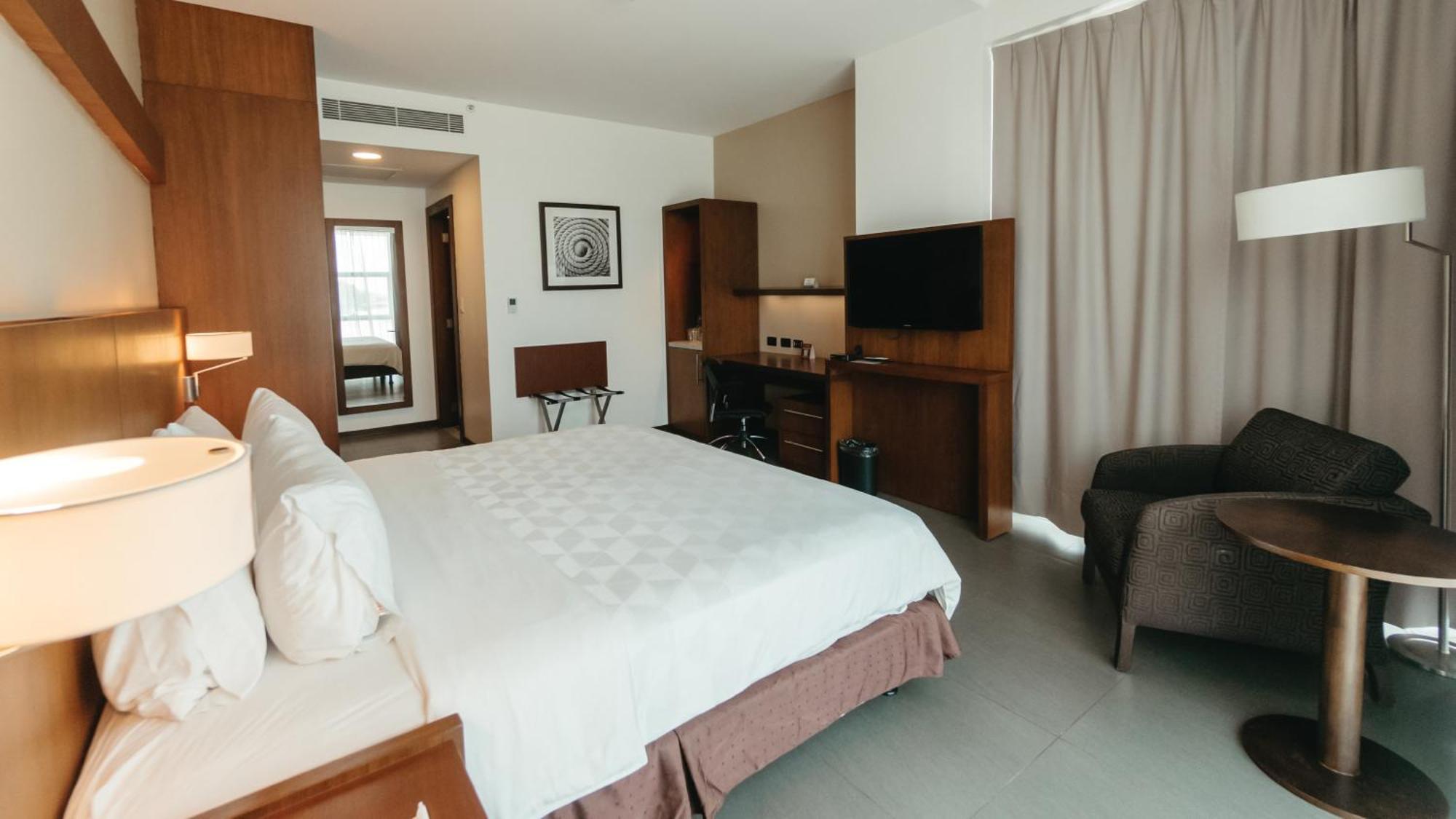 Holiday Inn Guayaquil Airport By Ihg Экстерьер фото A room at the hotel