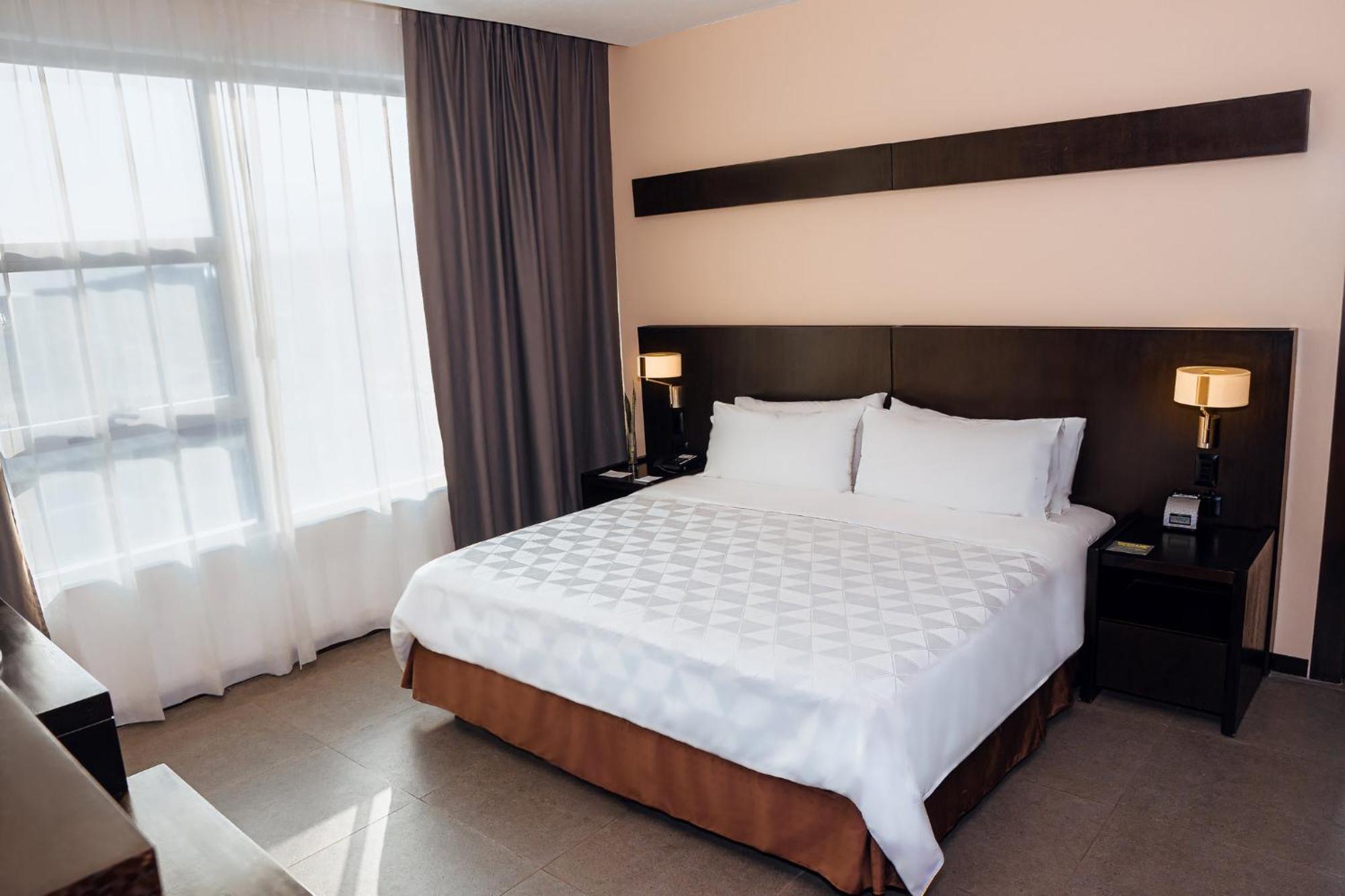 Holiday Inn Guayaquil Airport By Ihg Экстерьер фото A bedroom at the hotel