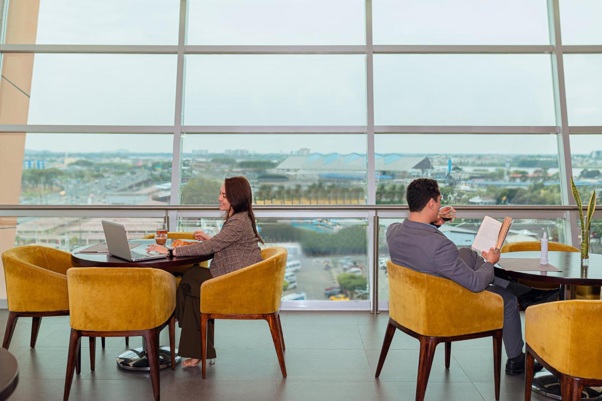 Holiday Inn Guayaquil Airport By Ihg Экстерьер фото The lounge at the airport