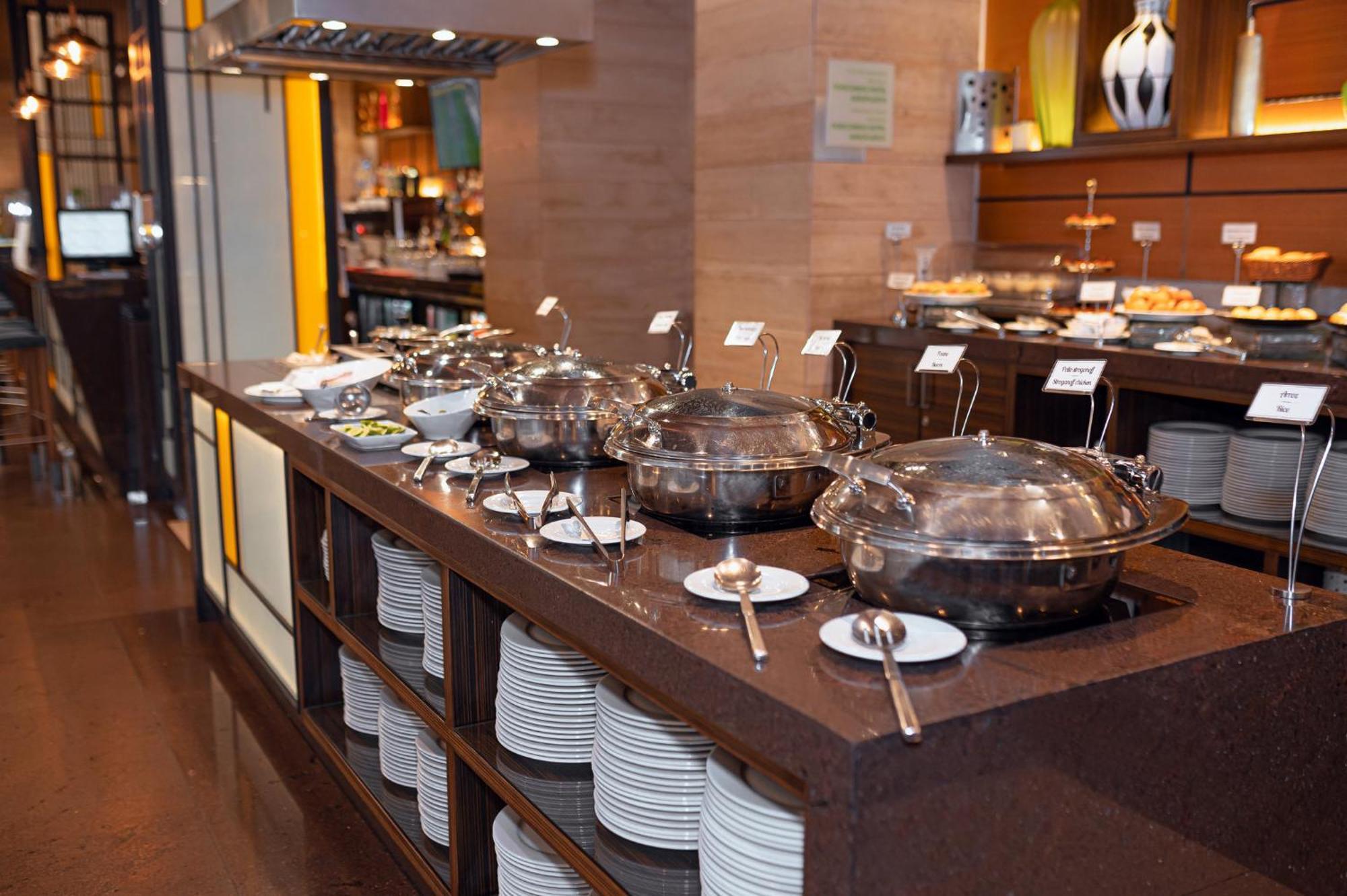 Holiday Inn Guayaquil Airport By Ihg Экстерьер фото A buffet at a hotel