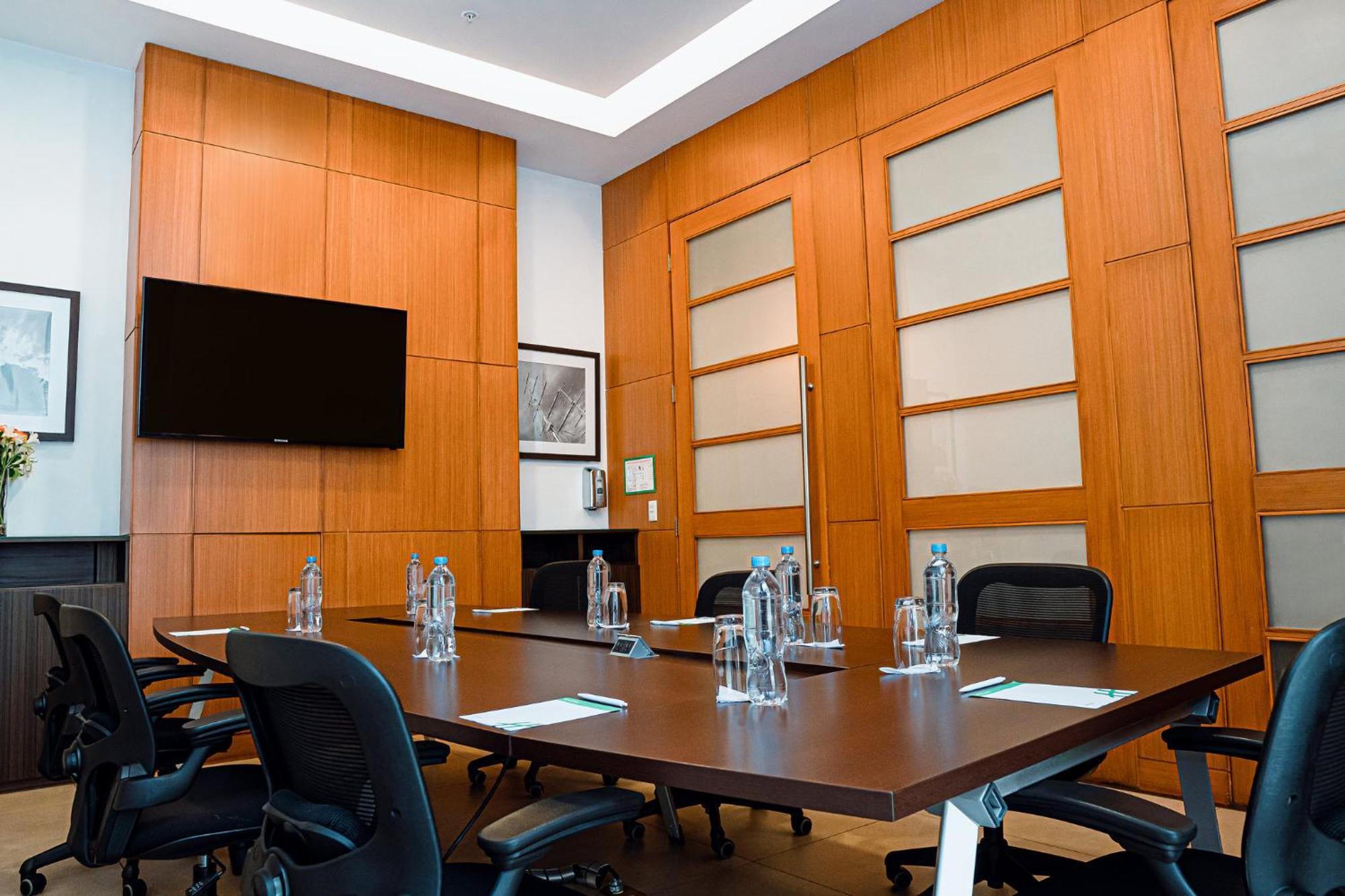Holiday Inn Guayaquil Airport By Ihg Экстерьер фото Meeting room at the headquarters of the African Union