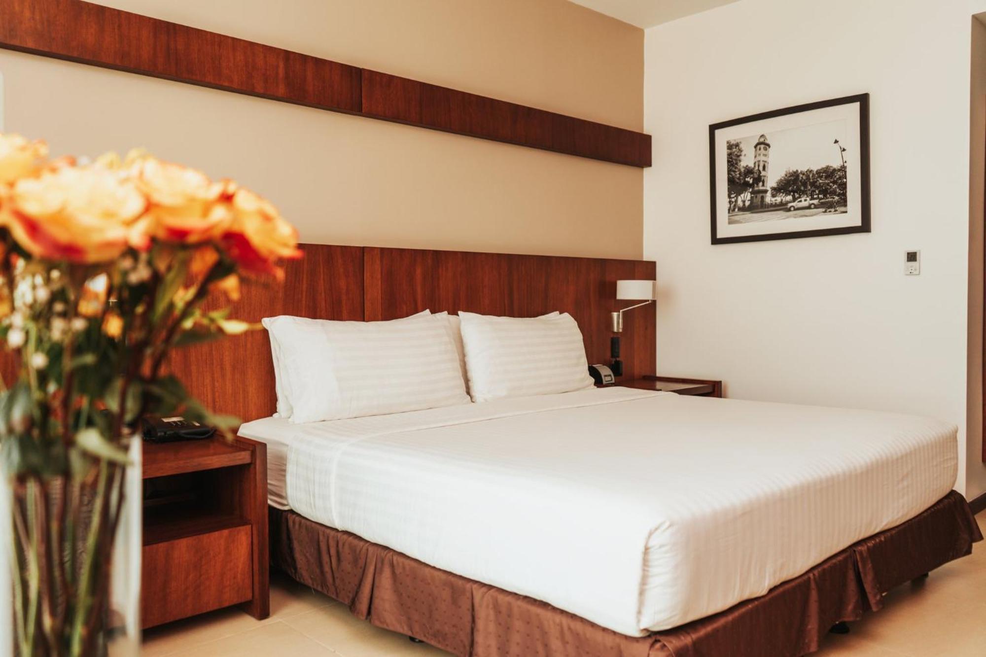 Holiday Inn Guayaquil Airport By Ihg Экстерьер фото A bedroom at the hotel
