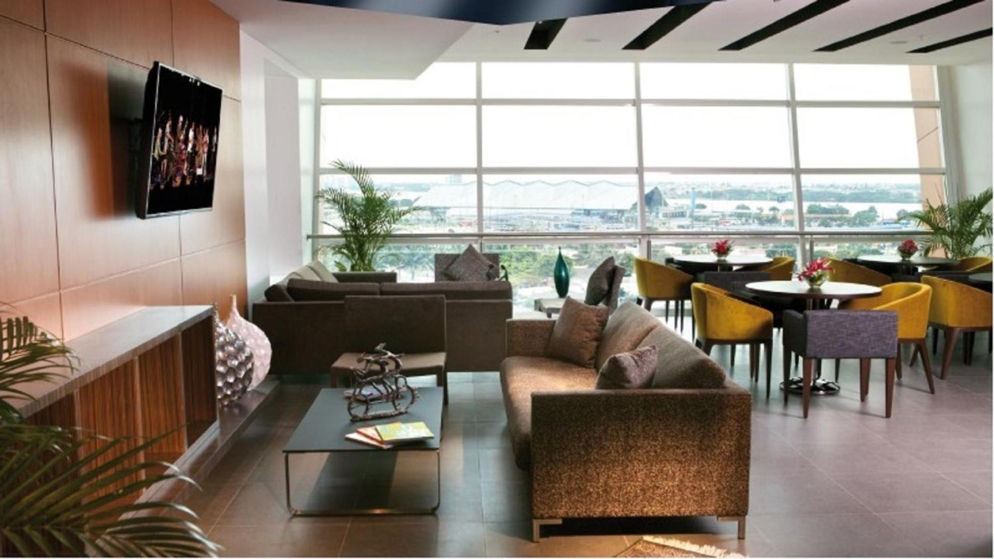 Holiday Inn Guayaquil Airport By Ihg Экстерьер фото The Club Lounge at KLIA