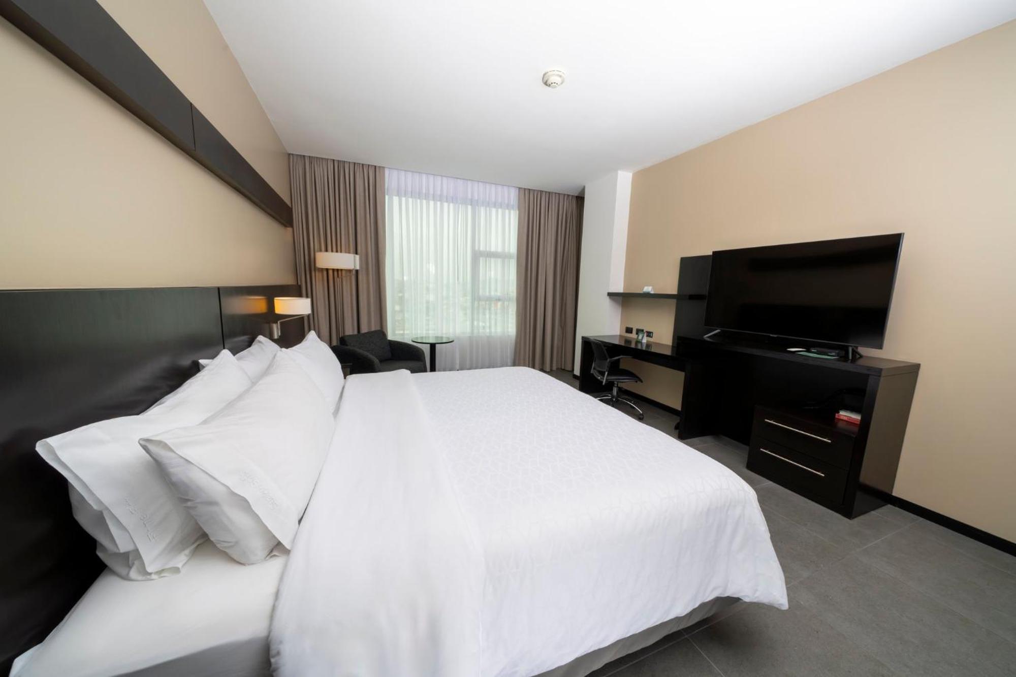 Holiday Inn Guayaquil Airport By Ihg Экстерьер фото A room at the hotel
